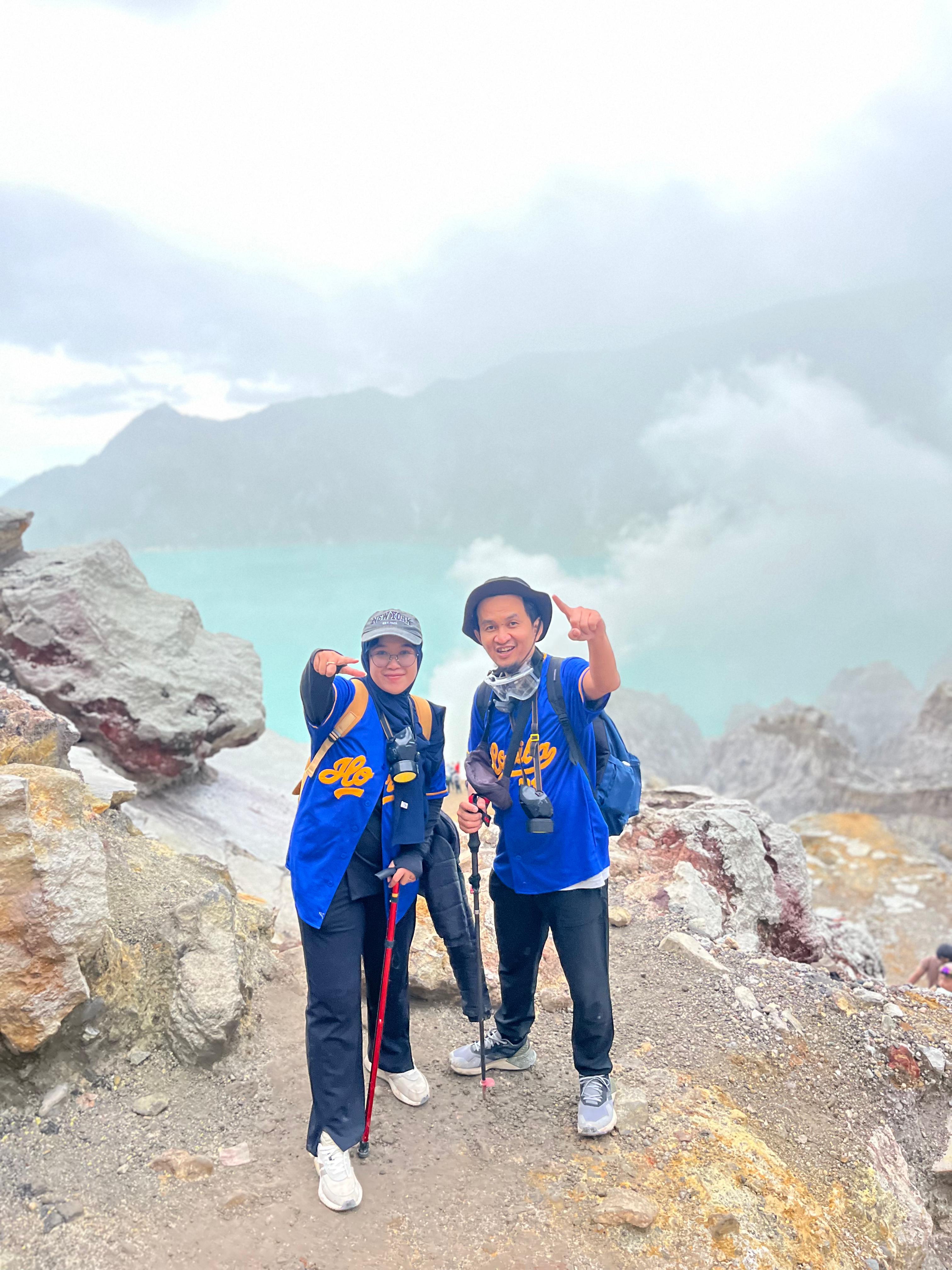 Mendaki Kawah Ijen: Menyaksikan Api Biru dan Pesona Gunung Berapi